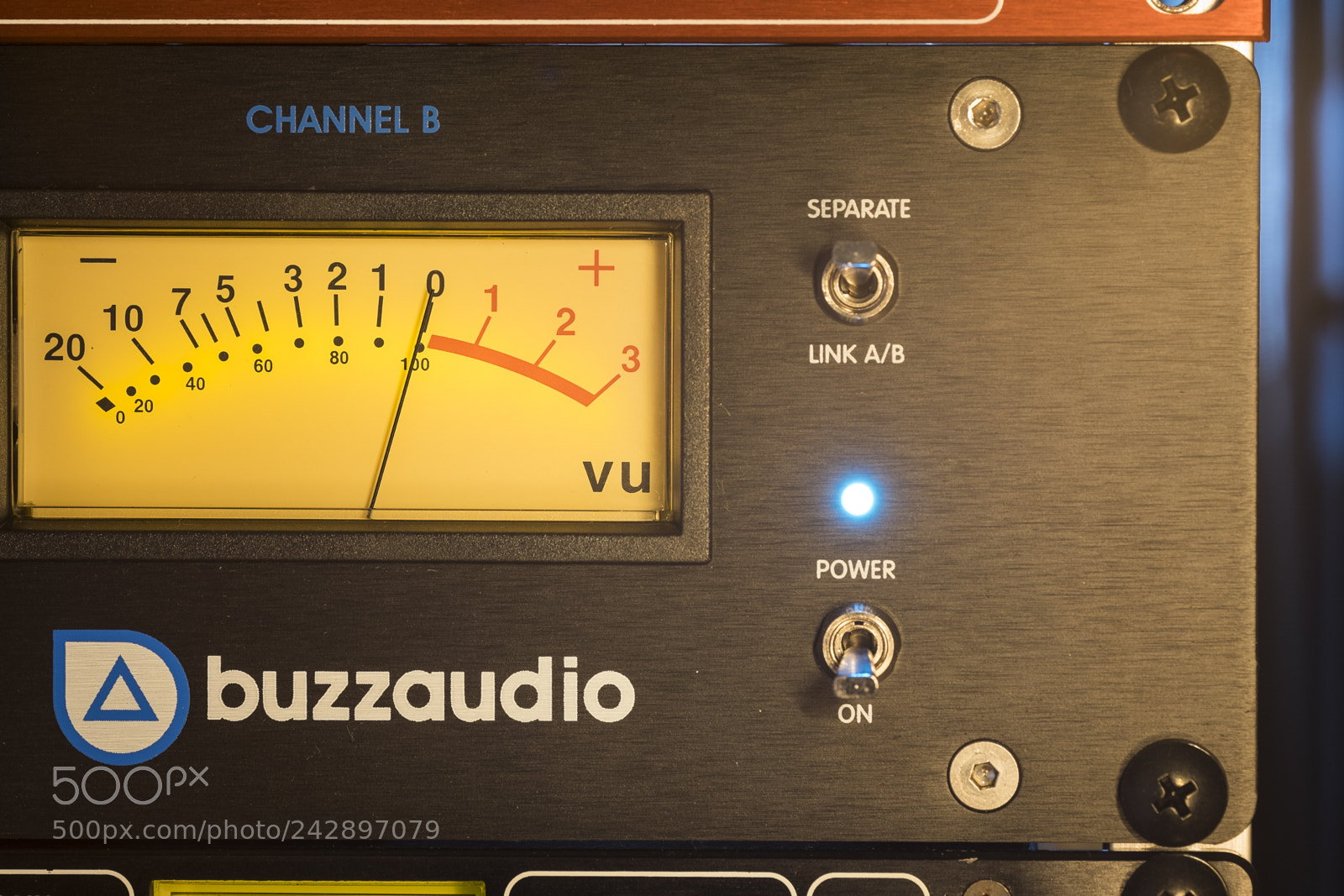 Fujifilm X-E2 sample photo. Studio compressor photography