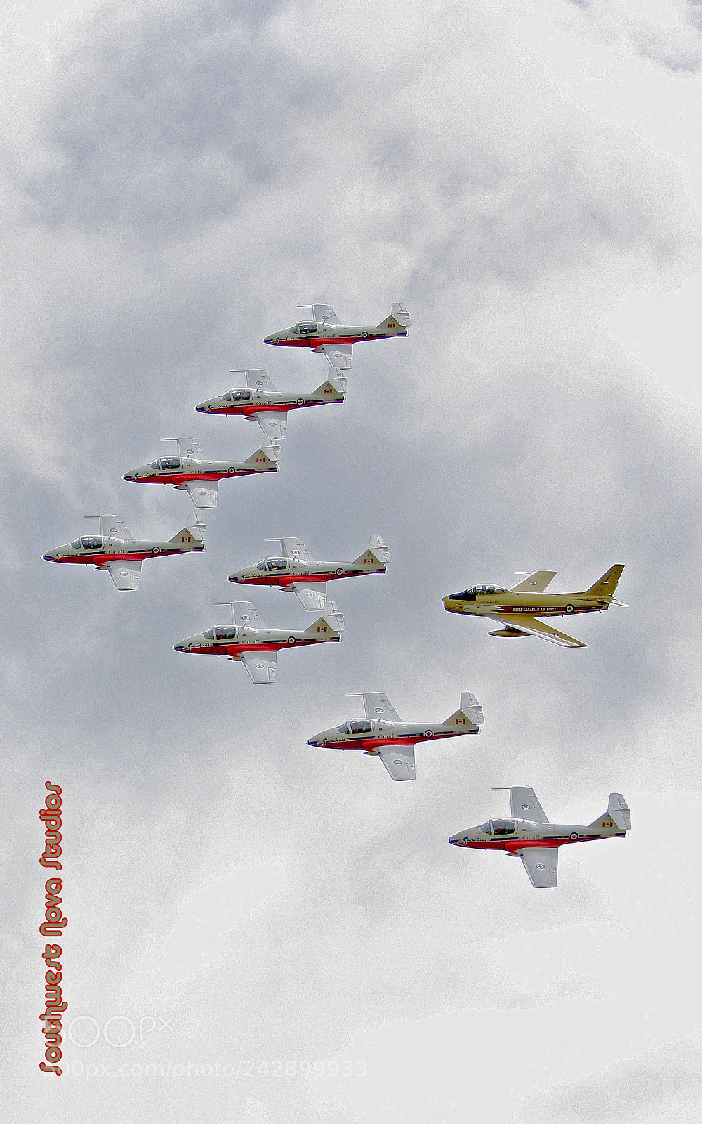 Canon EOS 350D (EOS Digital Rebel XT / EOS Kiss Digital N) sample photo. Snowbirds and a sabre photography