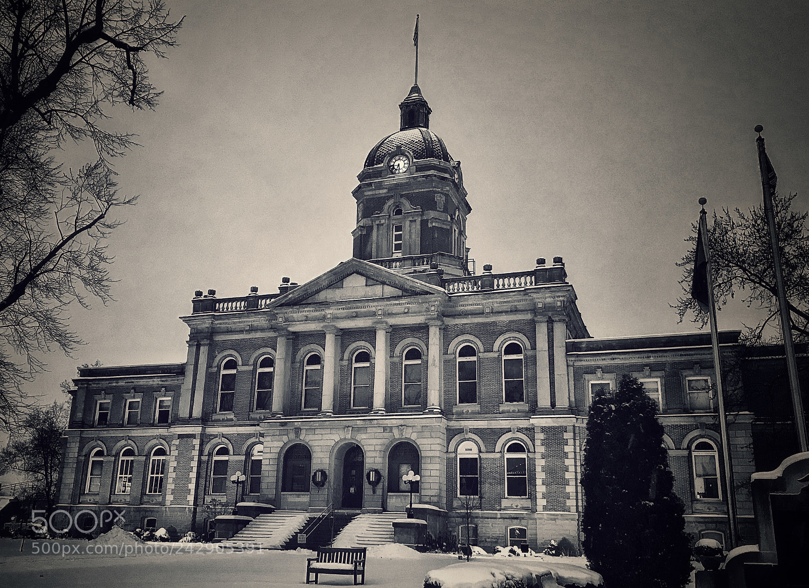 Apple iPhone 7 Plus sample photo. Courthouse photography
