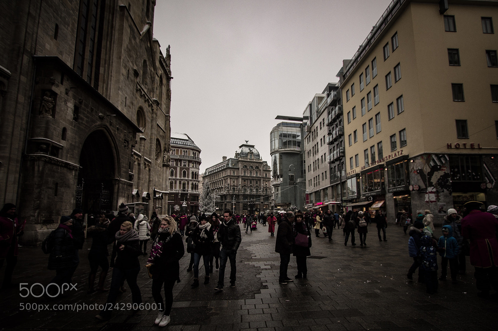 Canon EOS 1100D (EOS Rebel T3 / EOS Kiss X50) sample photo. Stephansplatz photography