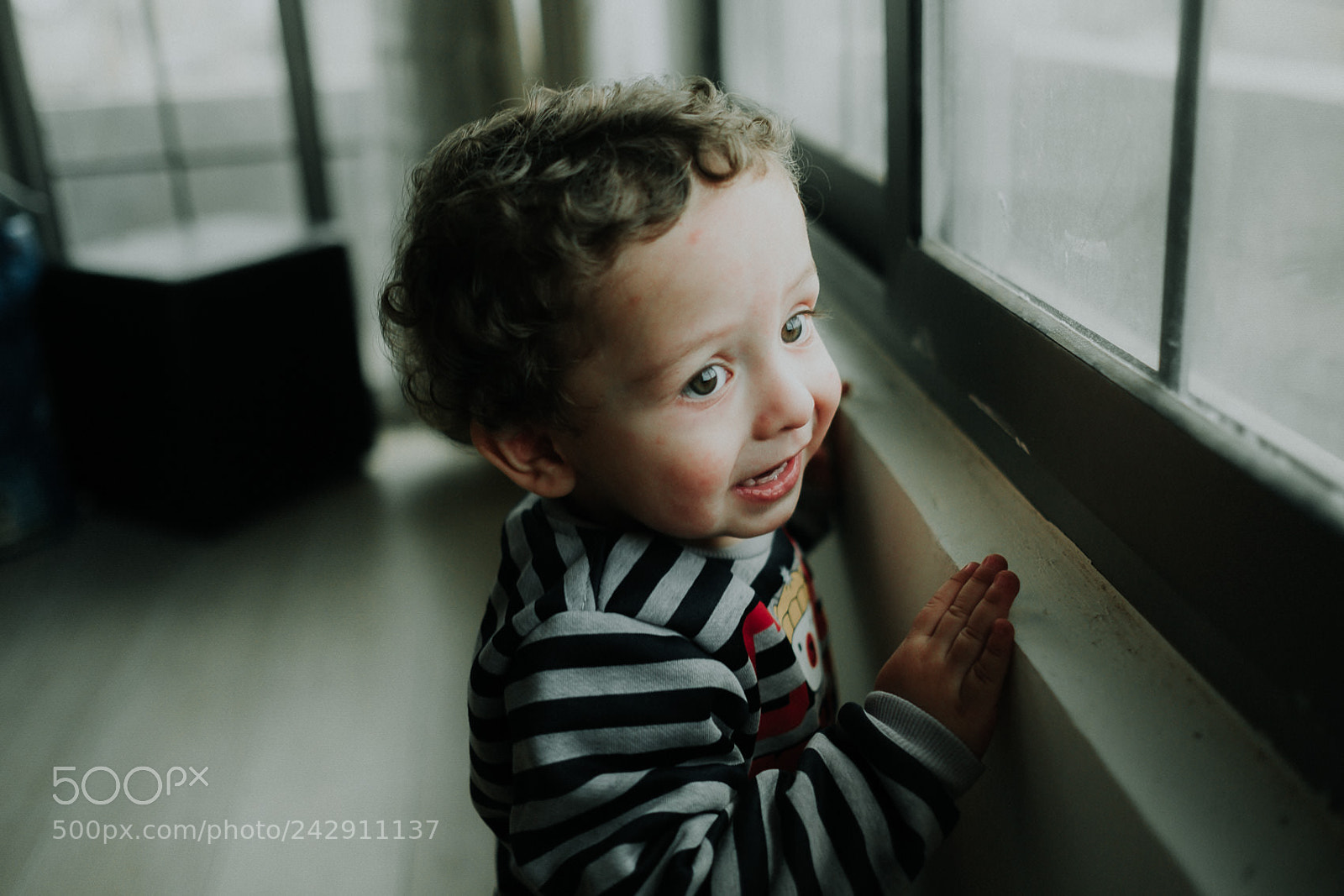 Fujifilm X-T2 sample photo. Boy in window photography