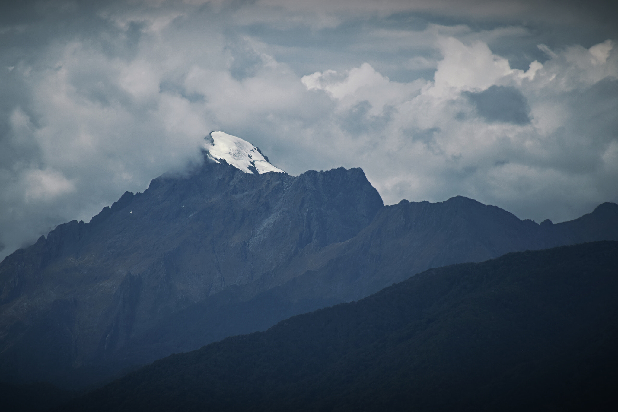 Nikon D5300 + Sigma 18-250mm F3.5-6.3 DC Macro OS HSM sample photo. Snow cap photography