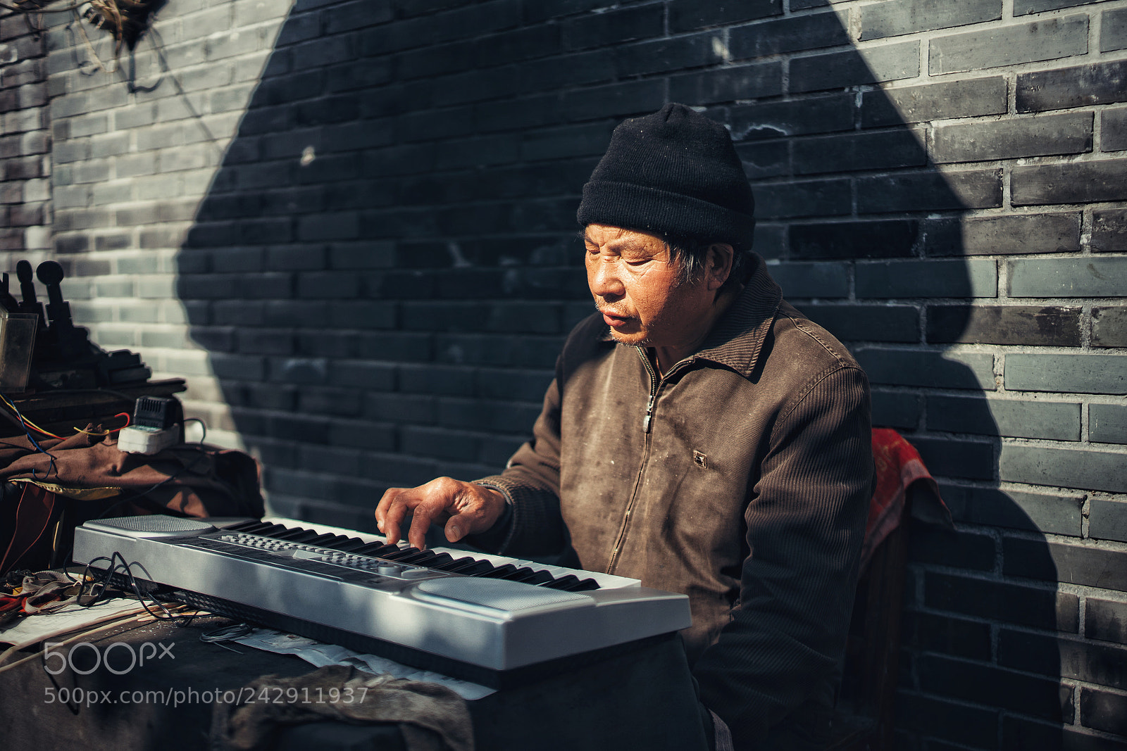 Sony a7 II sample photo. Playing keyboard  photography