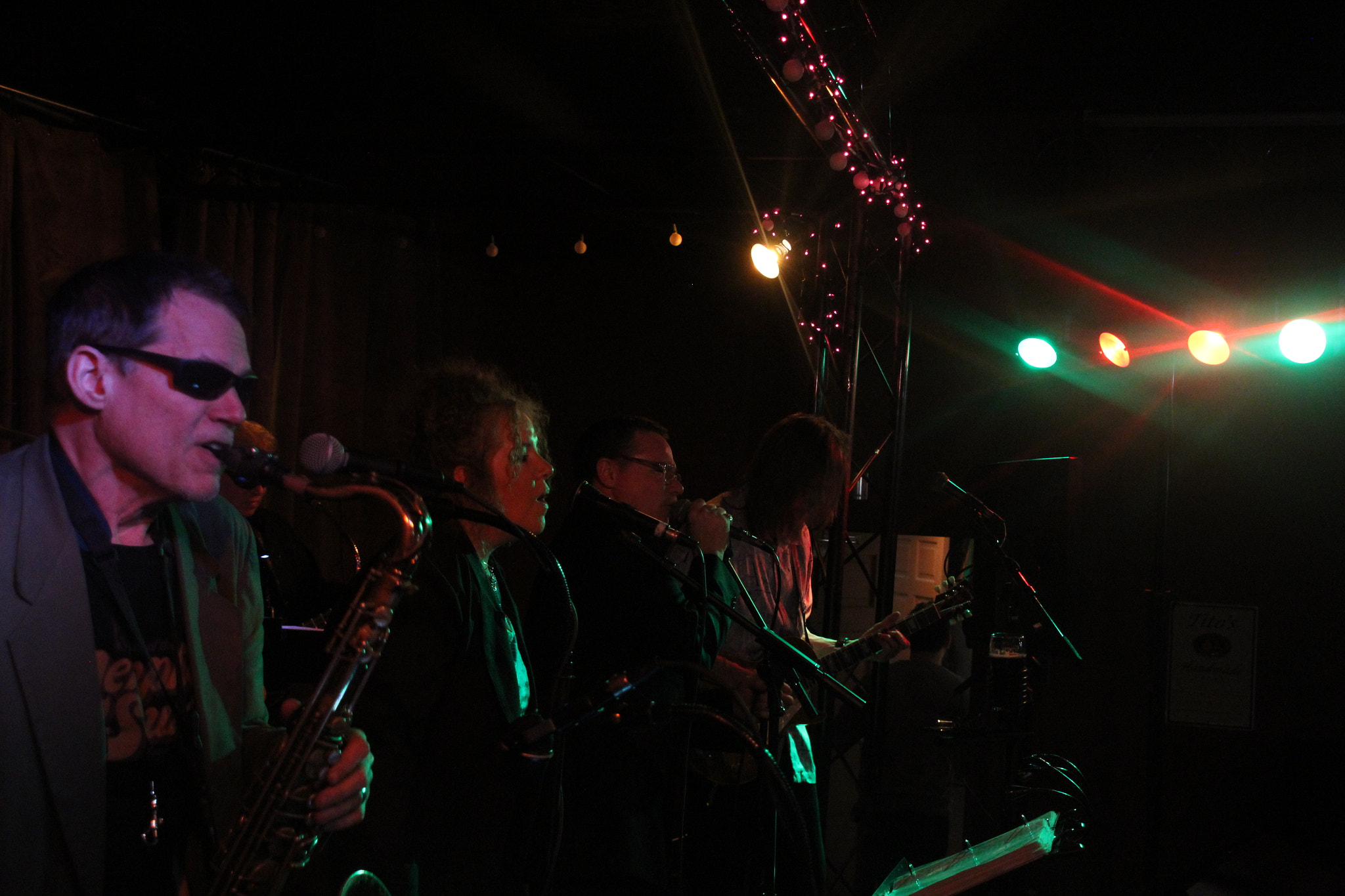 Canon EOS 1200D (EOS Rebel T5 / EOS Kiss X70 / EOS Hi) sample photo. Performing on stage. 在舞台上表演。 ステージで演奏する。 photography