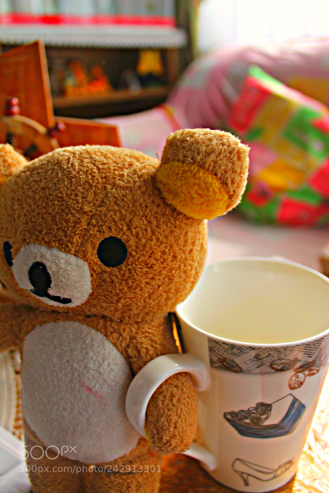 Canon EOS 1100D (EOS Rebel T3 / EOS Kiss X50) sample photo. Bear holding white mug photography