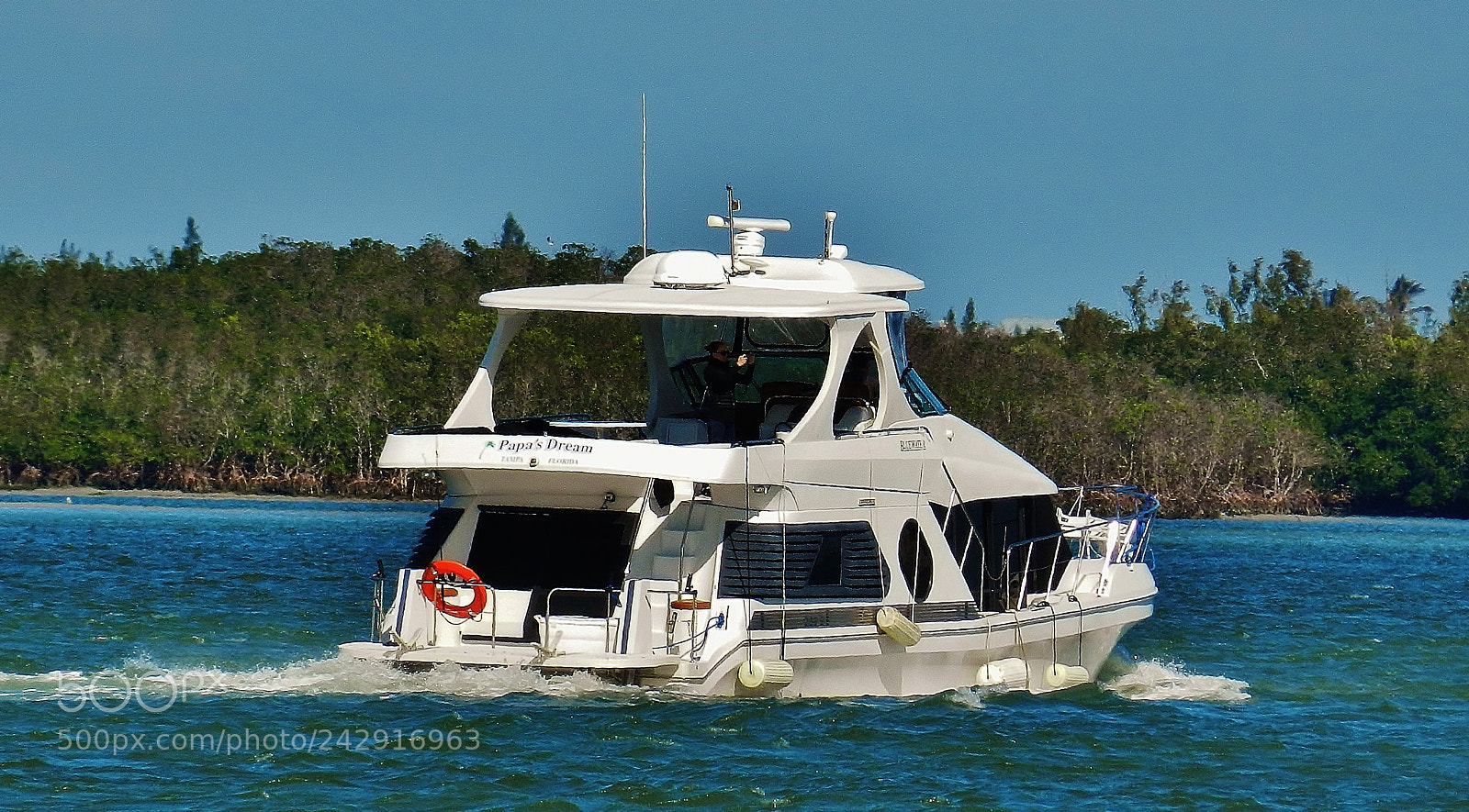 Nikon Coolpix P500 sample photo. Large boat at the photography