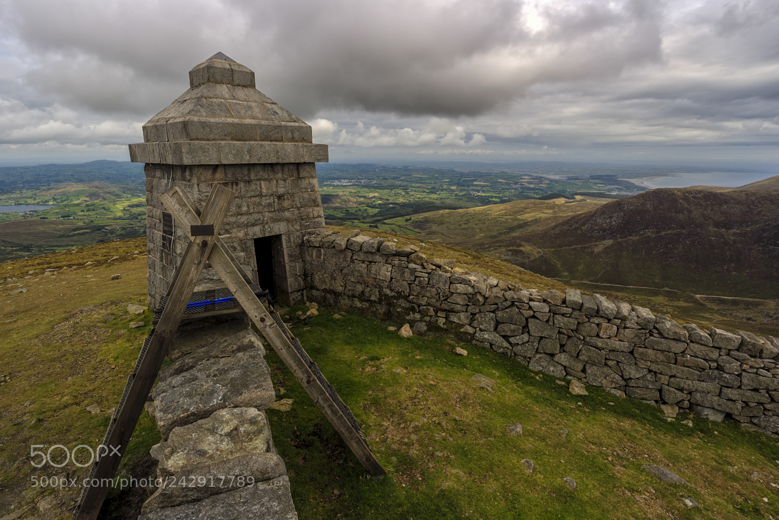 Canon EOS M10 sample photo. Stonemason's hut photography