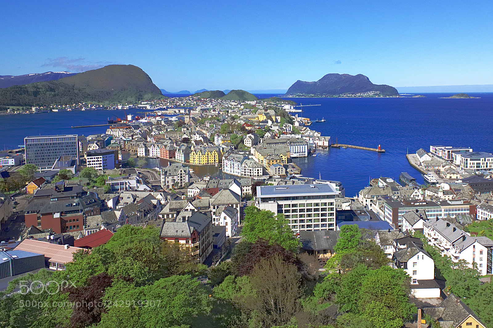 Canon EOS 550D (EOS Rebel T2i / EOS Kiss X4) sample photo. Alesund in the heart photography
