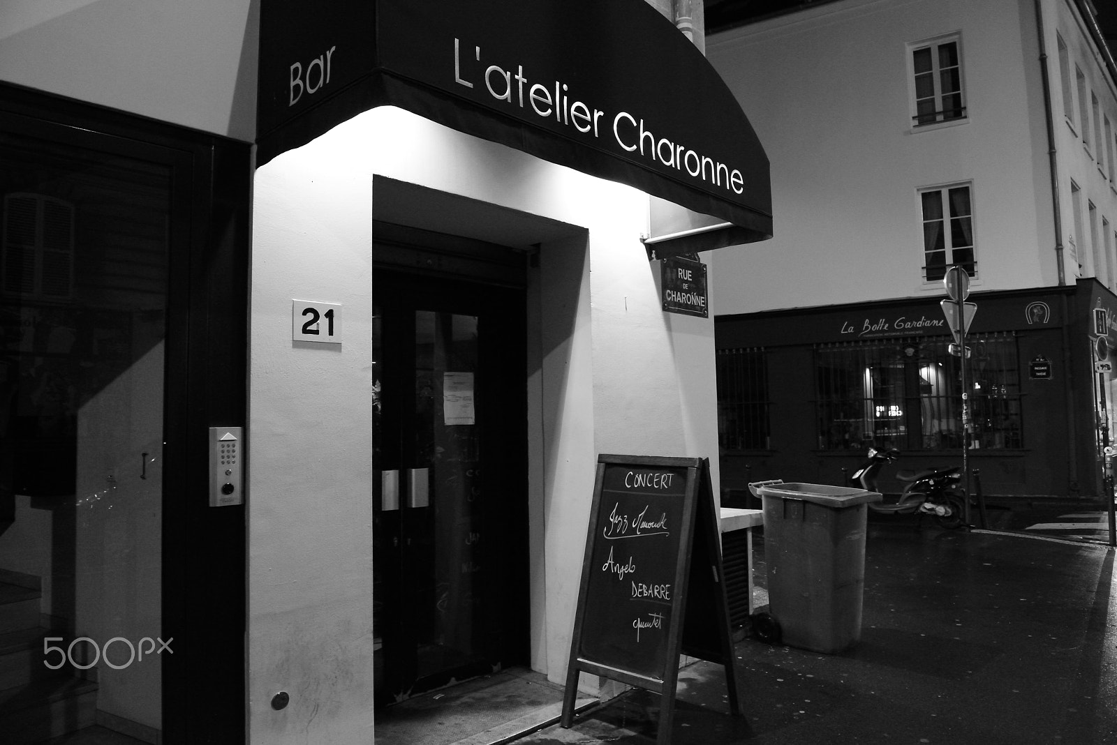 Nikon AF-S Nikkor 24-70mm F2.8G ED sample photo. Front door of the atelier charonne in paris photography