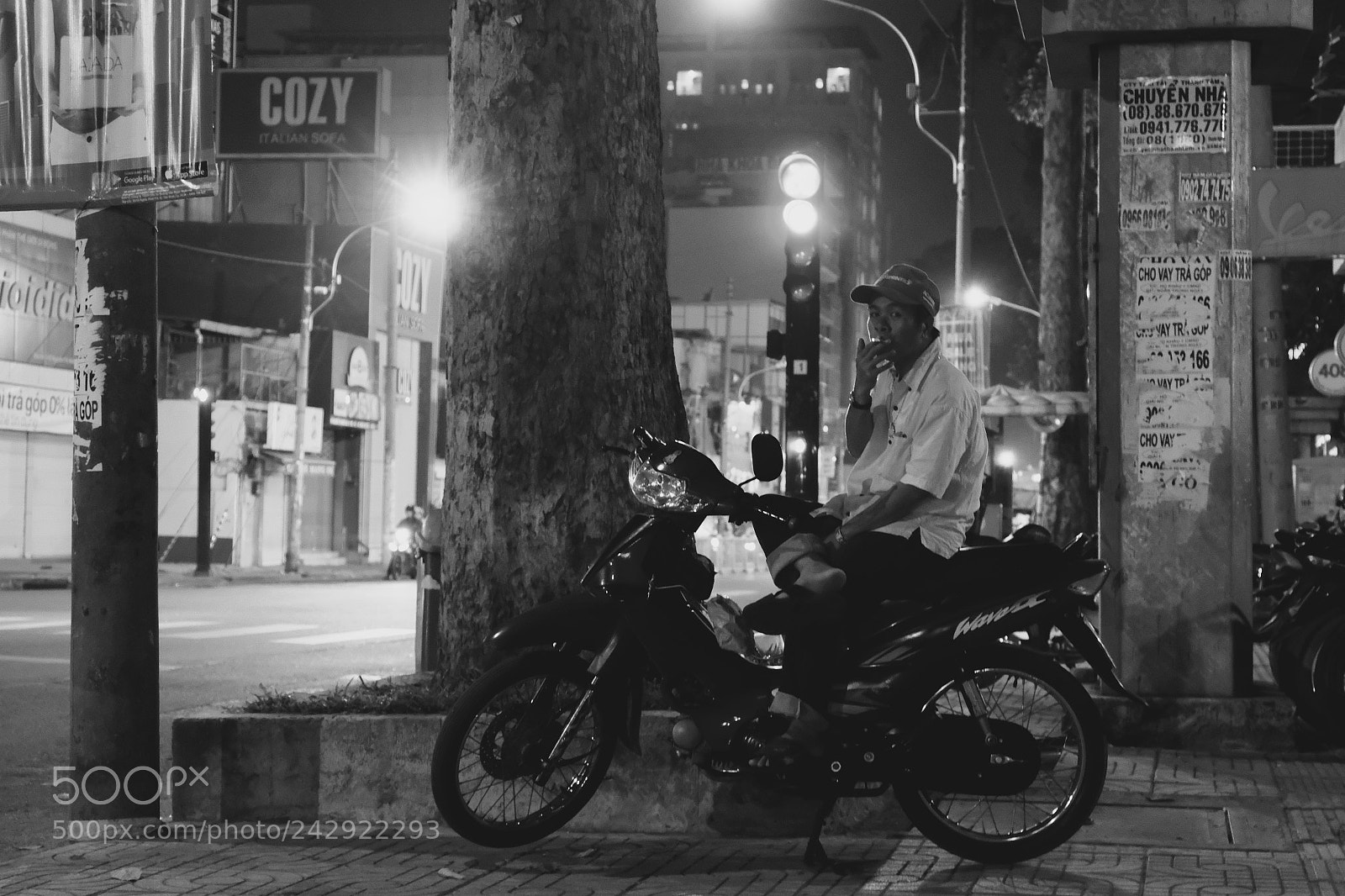 Fujifilm X-T20 sample photo. Late night motorbike taxi photography
