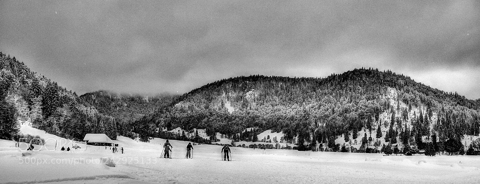 Olympus XZ-2 iHS sample photo. Retro ski photography