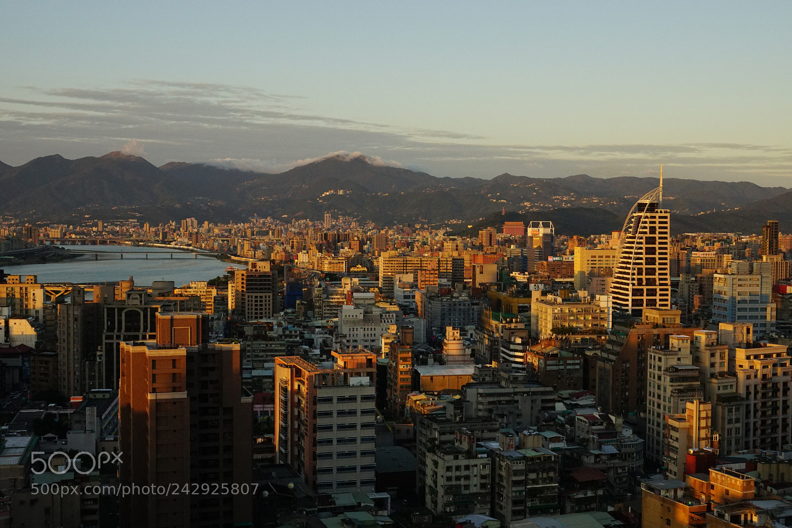 Sony DT 16-50mm F2.8 SSM sample photo. City jungle photography