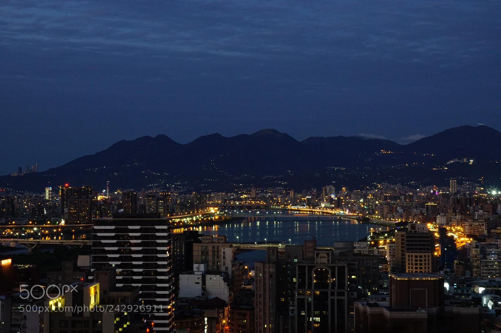Sony DT 16-50mm F2.8 SSM sample photo. Sea of light photography