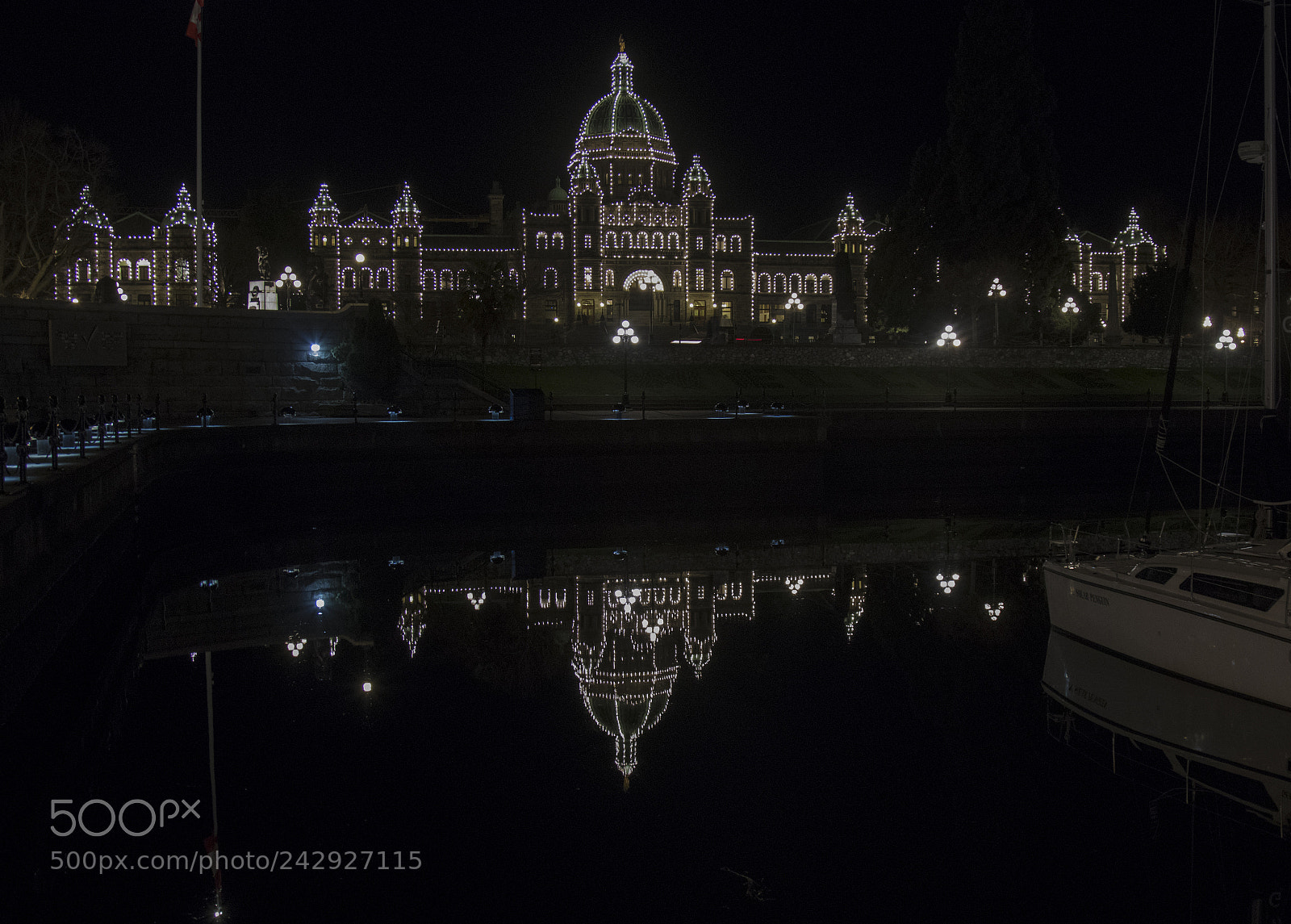 Canon EOS M5 sample photo. British columbia legislature photography