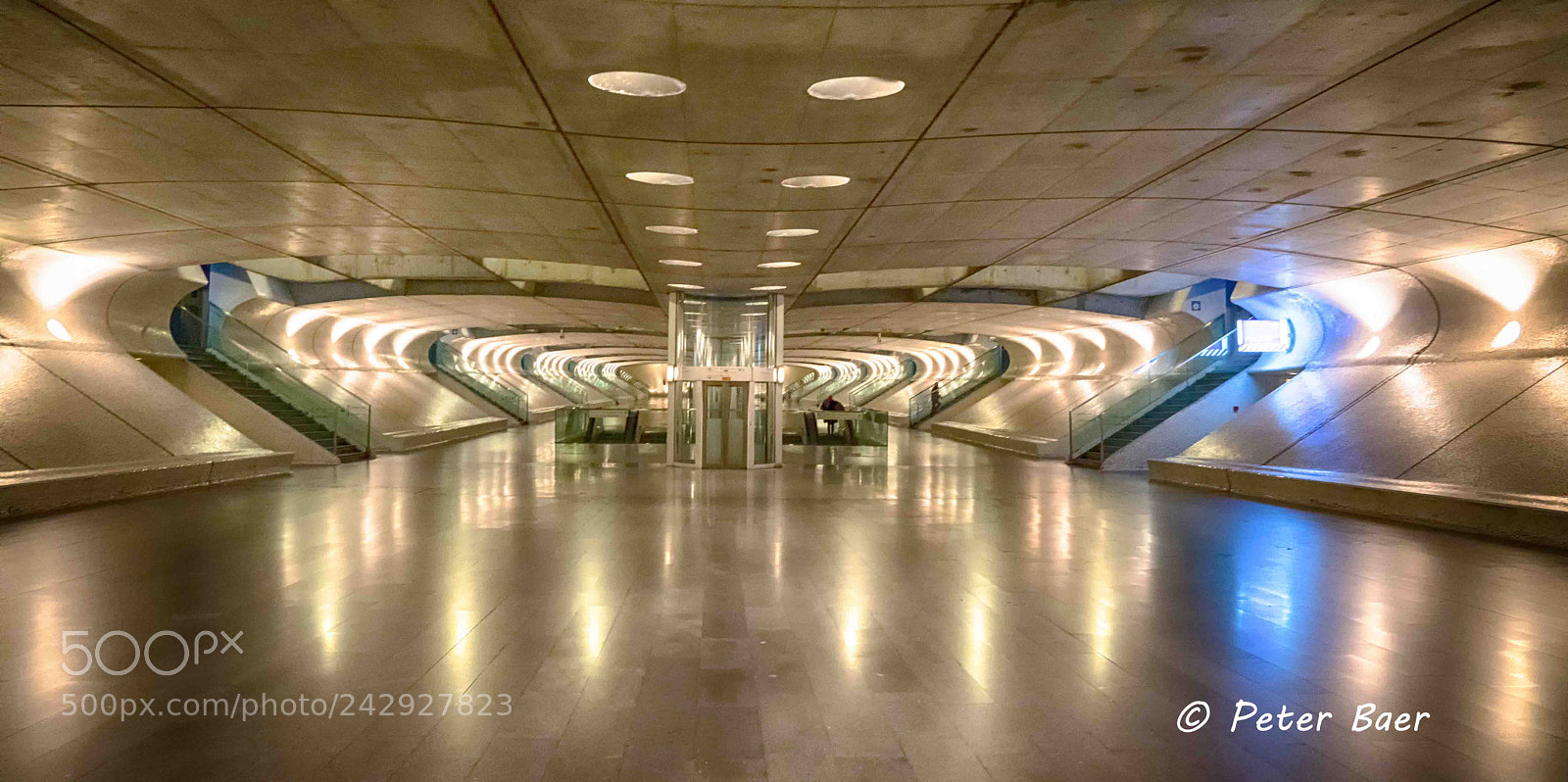 Sony ILCA-77M2 sample photo. Transfer bus terminal oriente photography