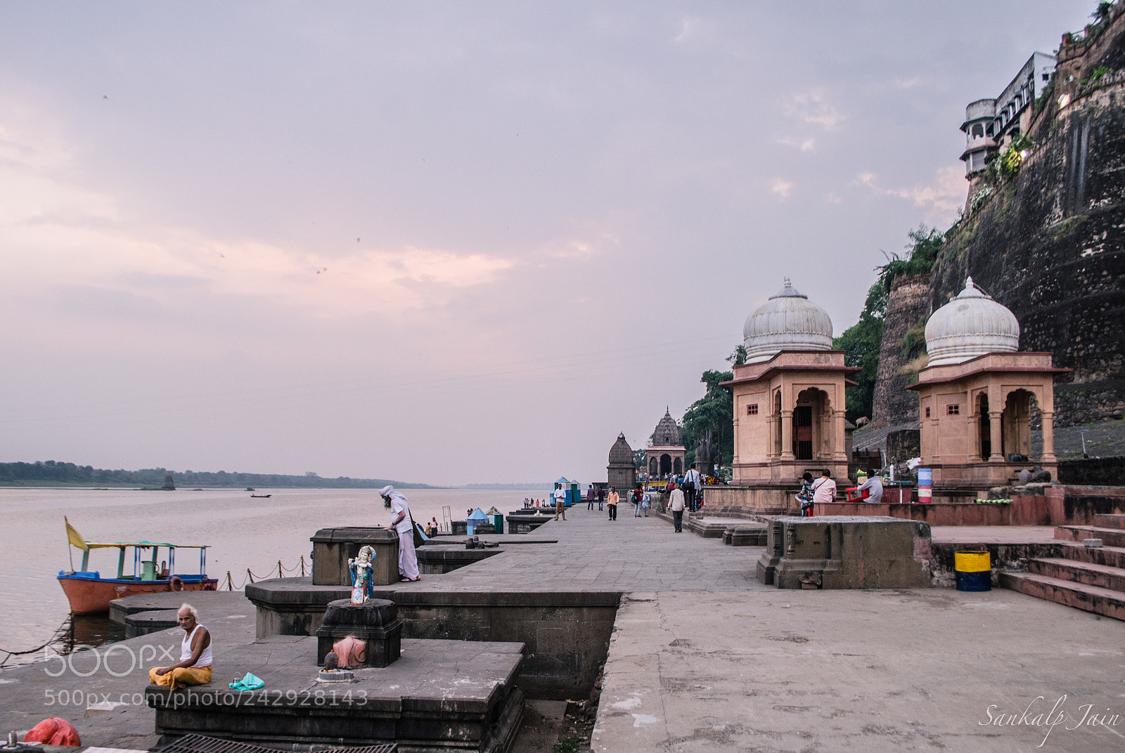 Nikon D5100 sample photo. Ghats of maheshwar photography