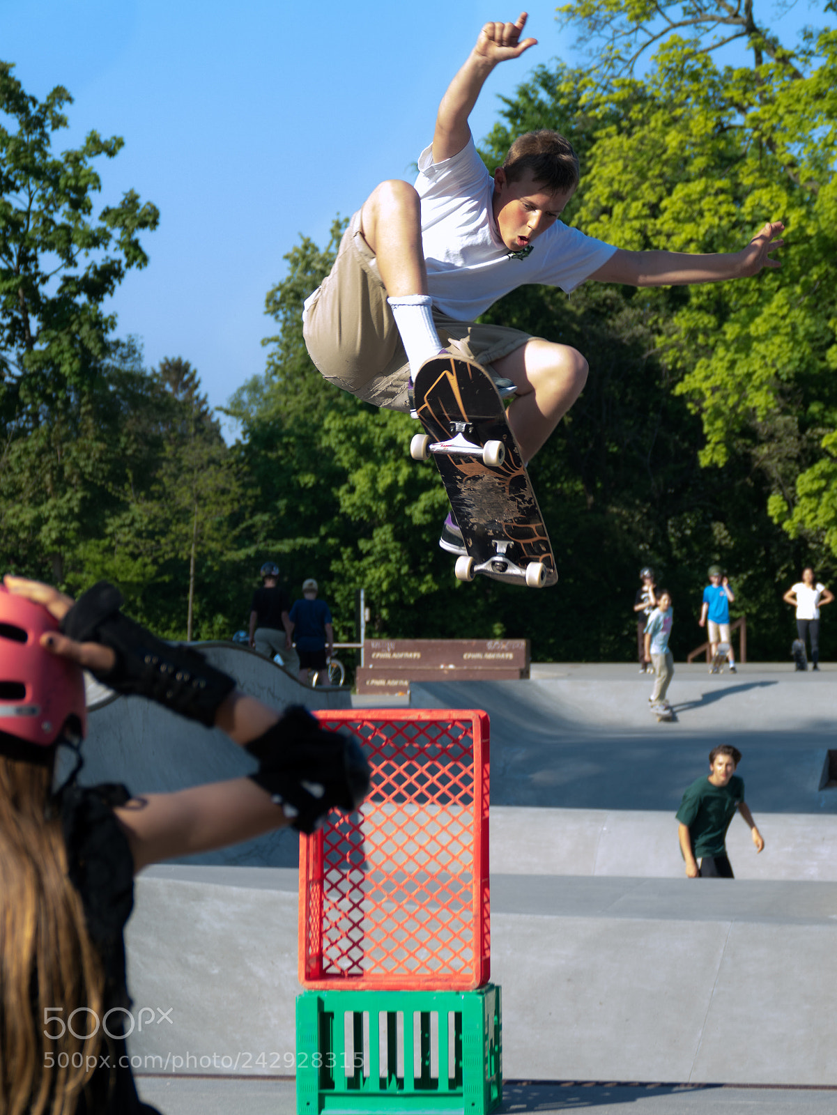 Panasonic Lumix DMC-FZ1000 sample photo. A box jump photography