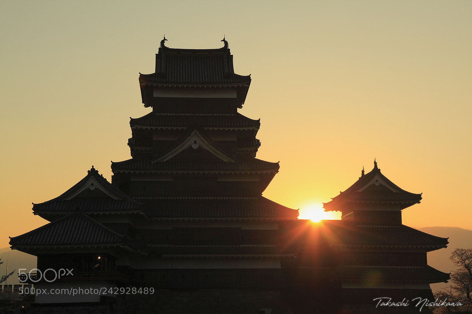 Canon EOS 5D Mark II sample photo. Sunset and matsumoto castle photography