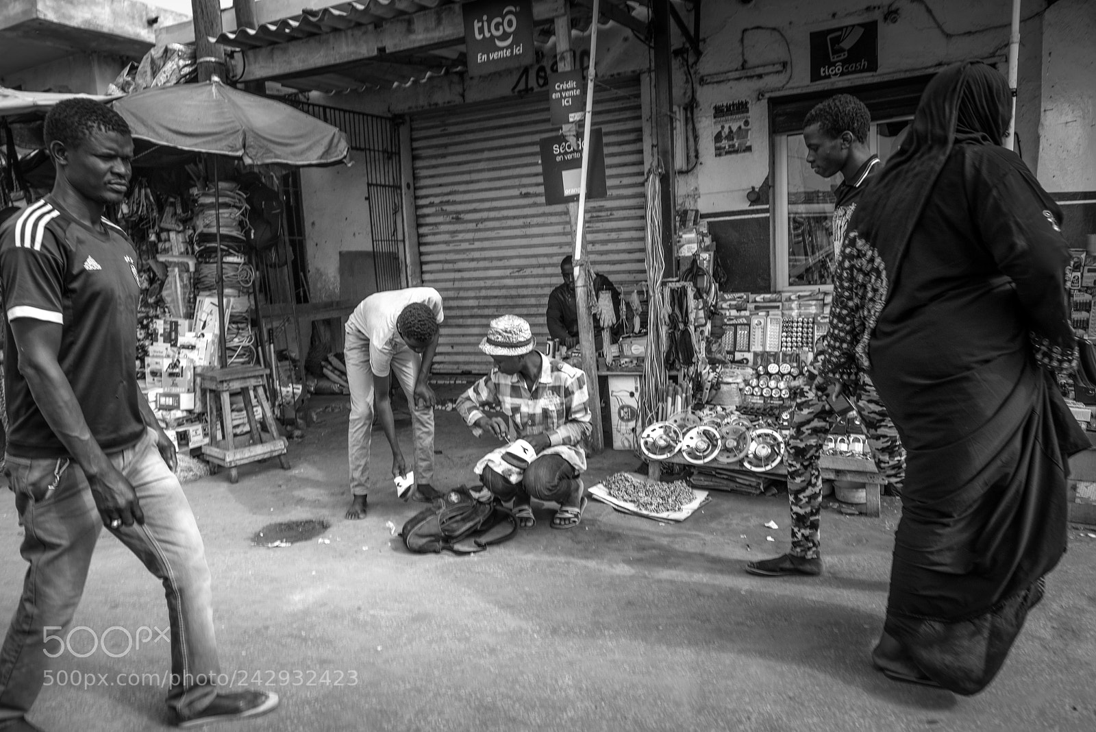 Nikon D800 sample photo. Secret dealings photography