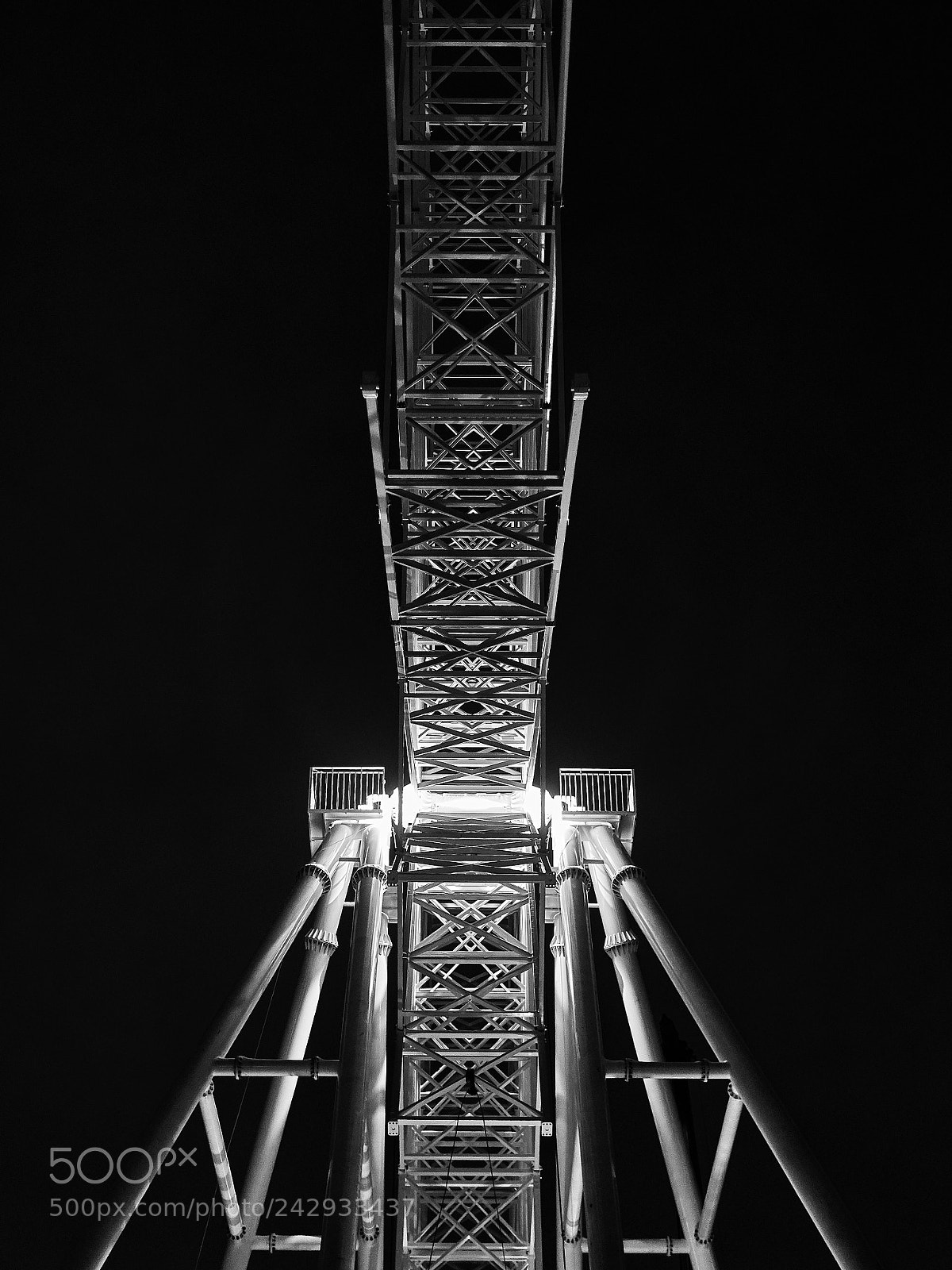 Olympus OM-D E-M5 II sample photo. Up high photography