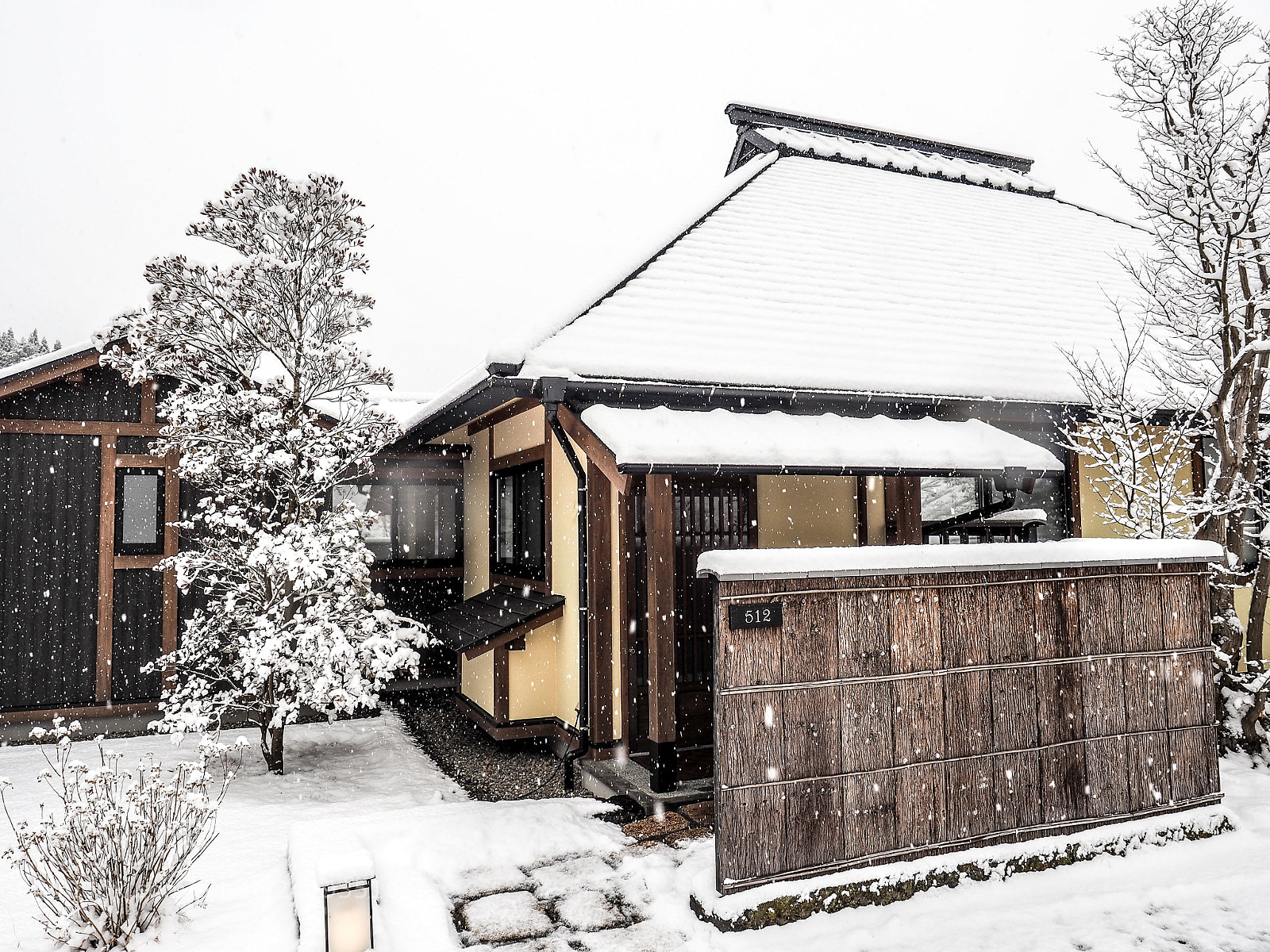 Olympus OM-D E-M5 II sample photo. Wonderful japanese hotel in photography