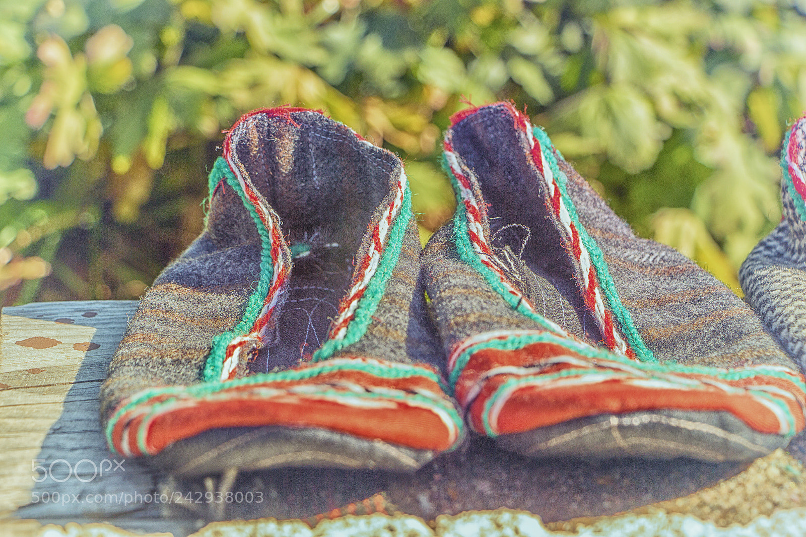 Canon EOS 650D (EOS Rebel T4i / EOS Kiss X6i) sample photo. Bulgarian old slippers on photography
