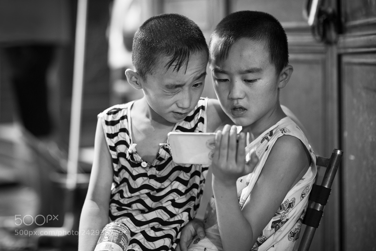 Nikon D800E sample photo. Two chinese kids looking photography