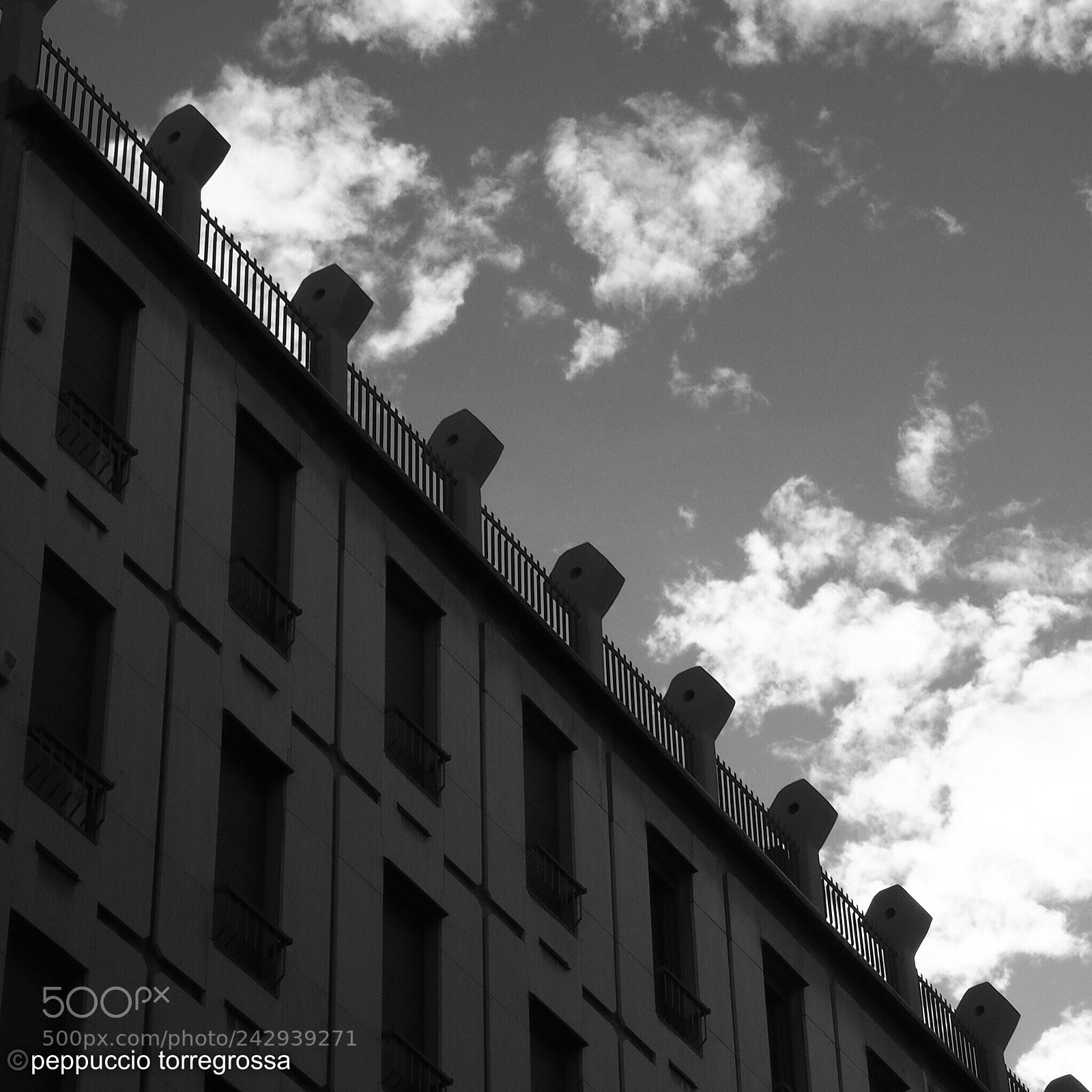 Olympus OM-D E-M10 III sample photo. Palermo “intesa stabile” photography