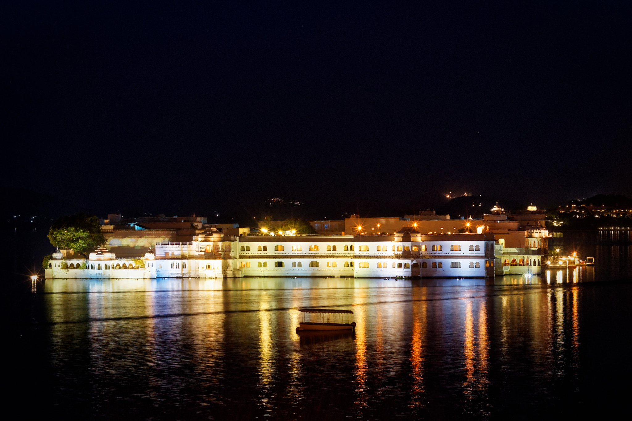 ZEISS Loxia 35mm F2 sample photo. Lake palace photography