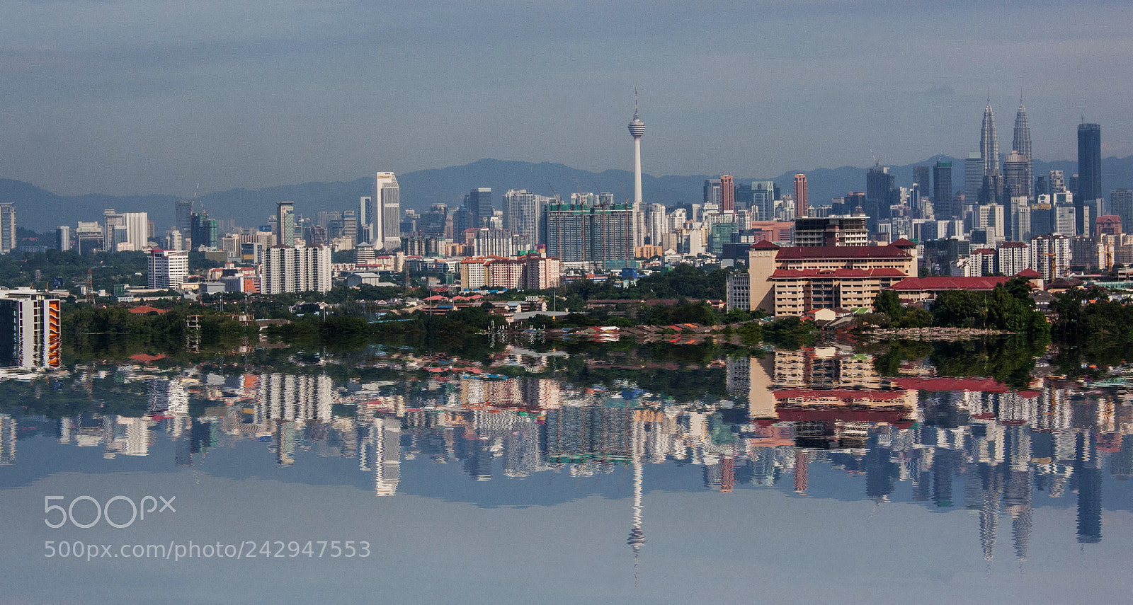 Canon EOS 1000D (EOS Digital Rebel XS / EOS Kiss F) sample photo. Reflective skyline photography