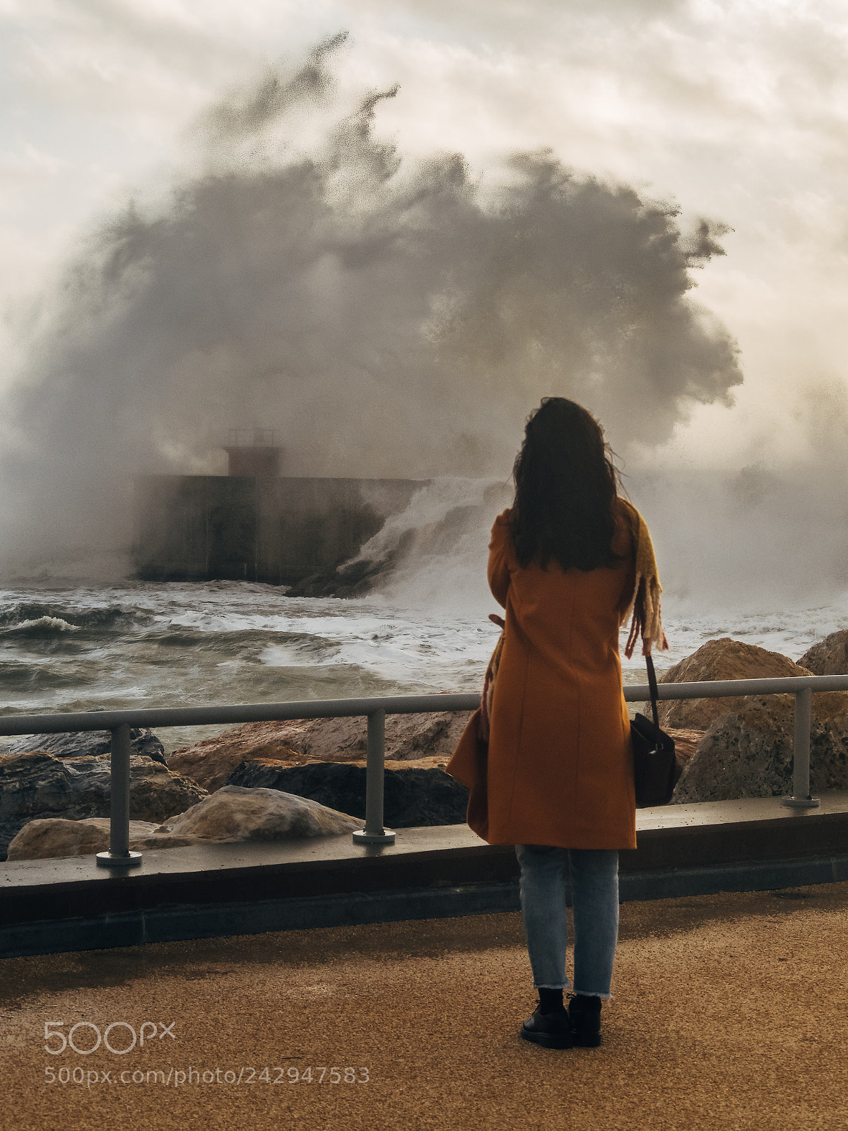 Olympus OM-D E-M10 II sample photo. Facing the wave photography