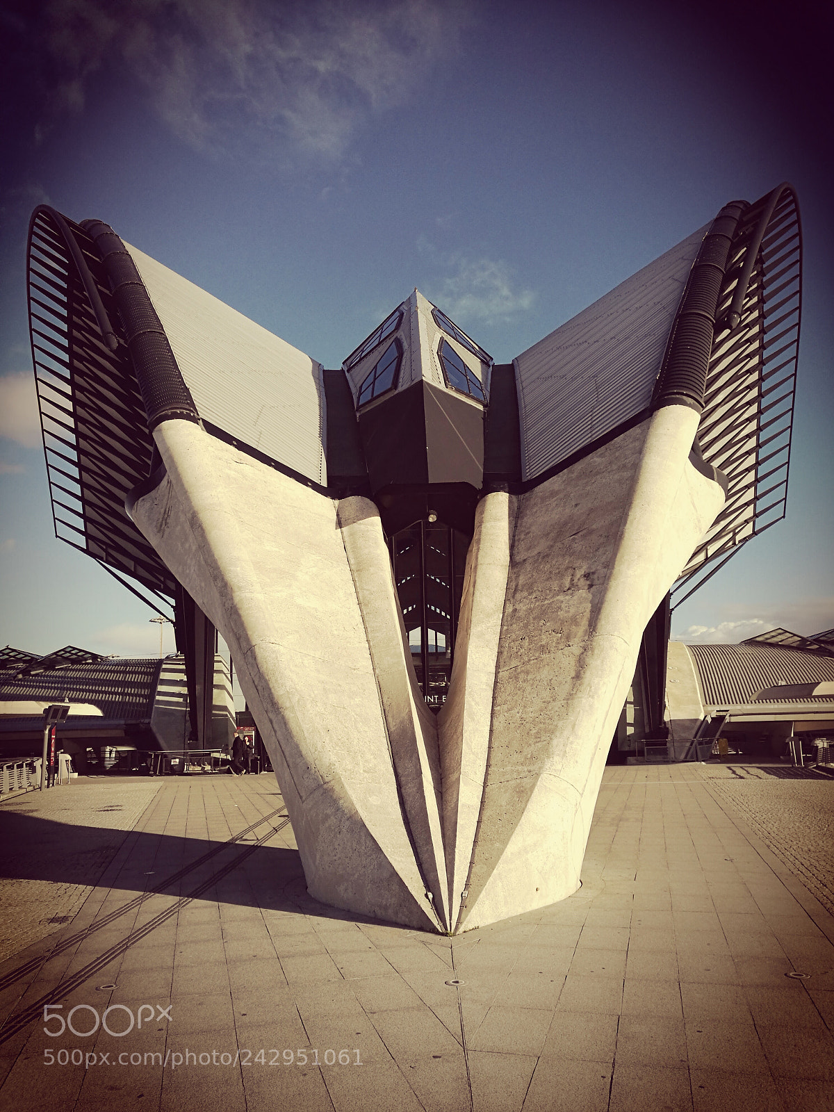 HUAWEI P9 sample photo. Saint exupéry airport photography