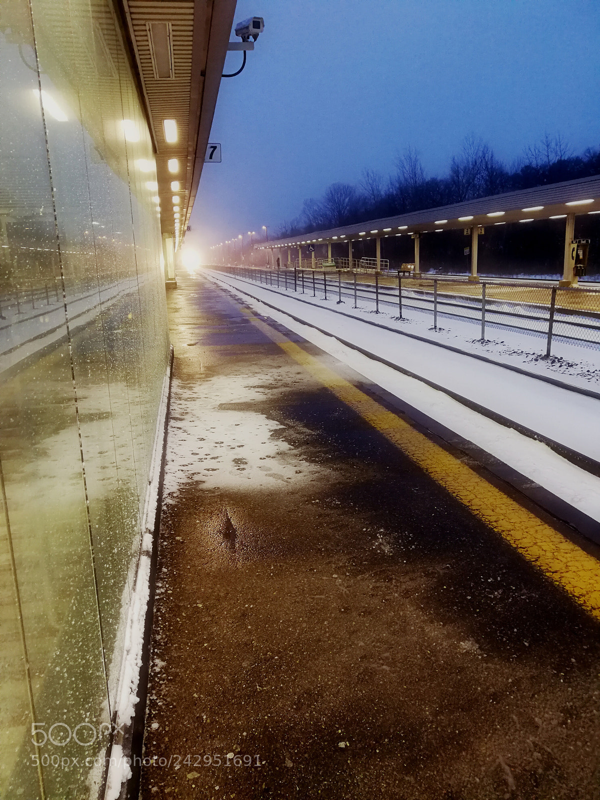 HUAWEI P10 Plus sample photo. The eastbound express to photography