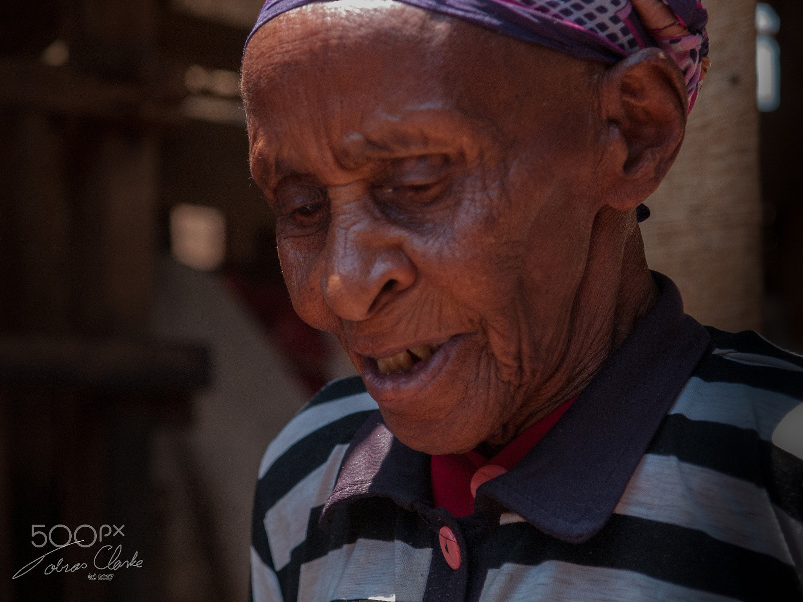 Olympus E-1 sample photo. Rwandan lady photography