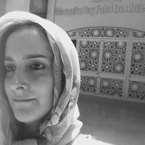 Apple iPad 2 sample photo. In the mosque photography
