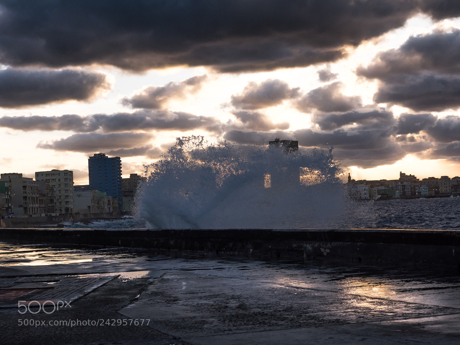 Olympus OM-D E-M1 sample photo. Sunset at malecón photography