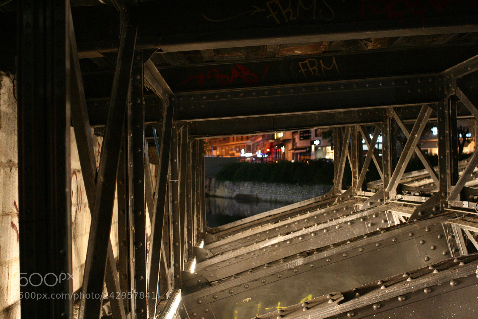 Canon EOS 400D (EOS Digital Rebel XTi / EOS Kiss Digital X) sample photo. Bridge at night photography