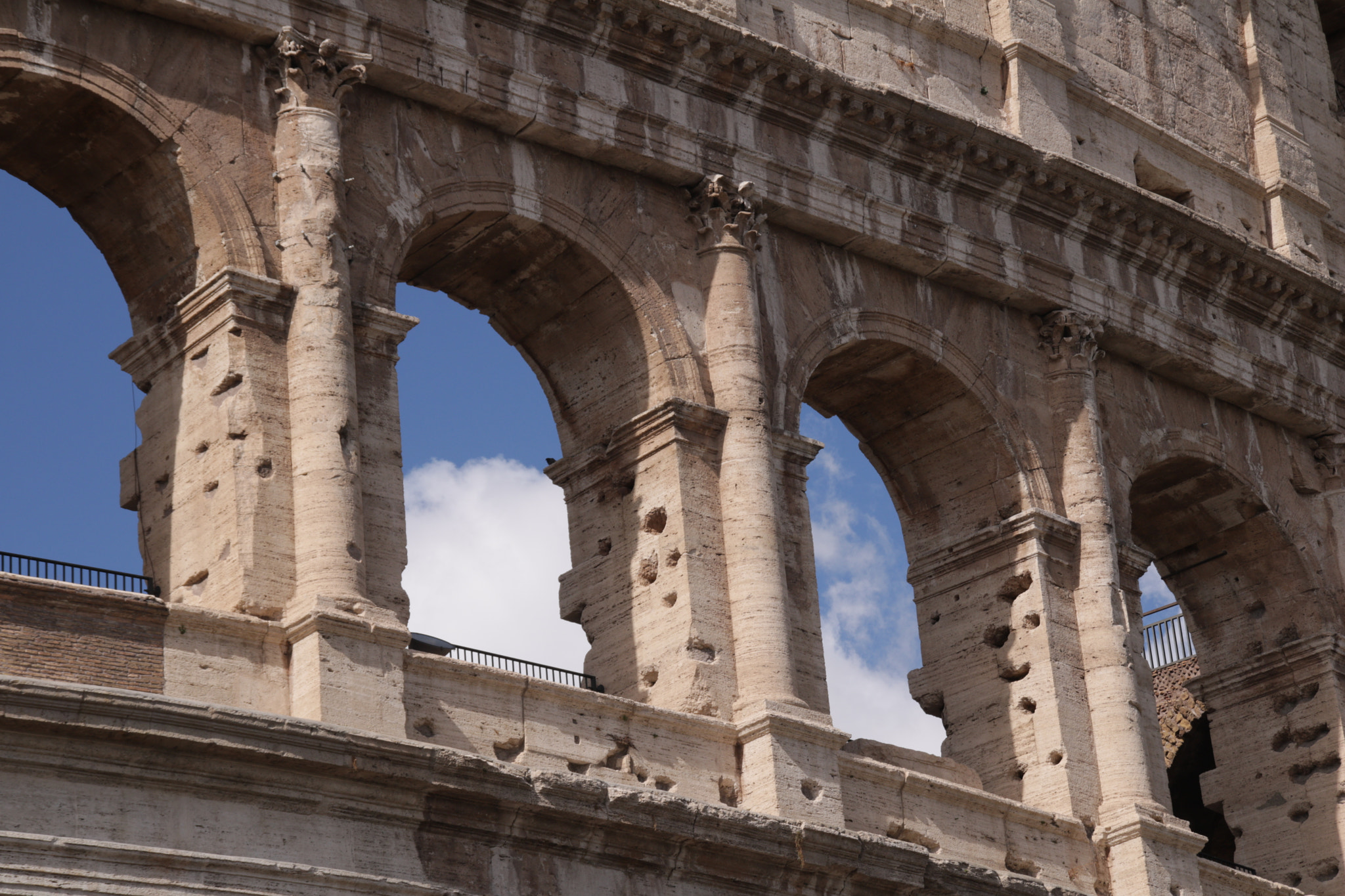 Canon EOS 760D (EOS Rebel T6s / EOS 8000D) + Sigma 18-200mm f/3.5-6.3 DC OS sample photo. Colosseum, rome photography