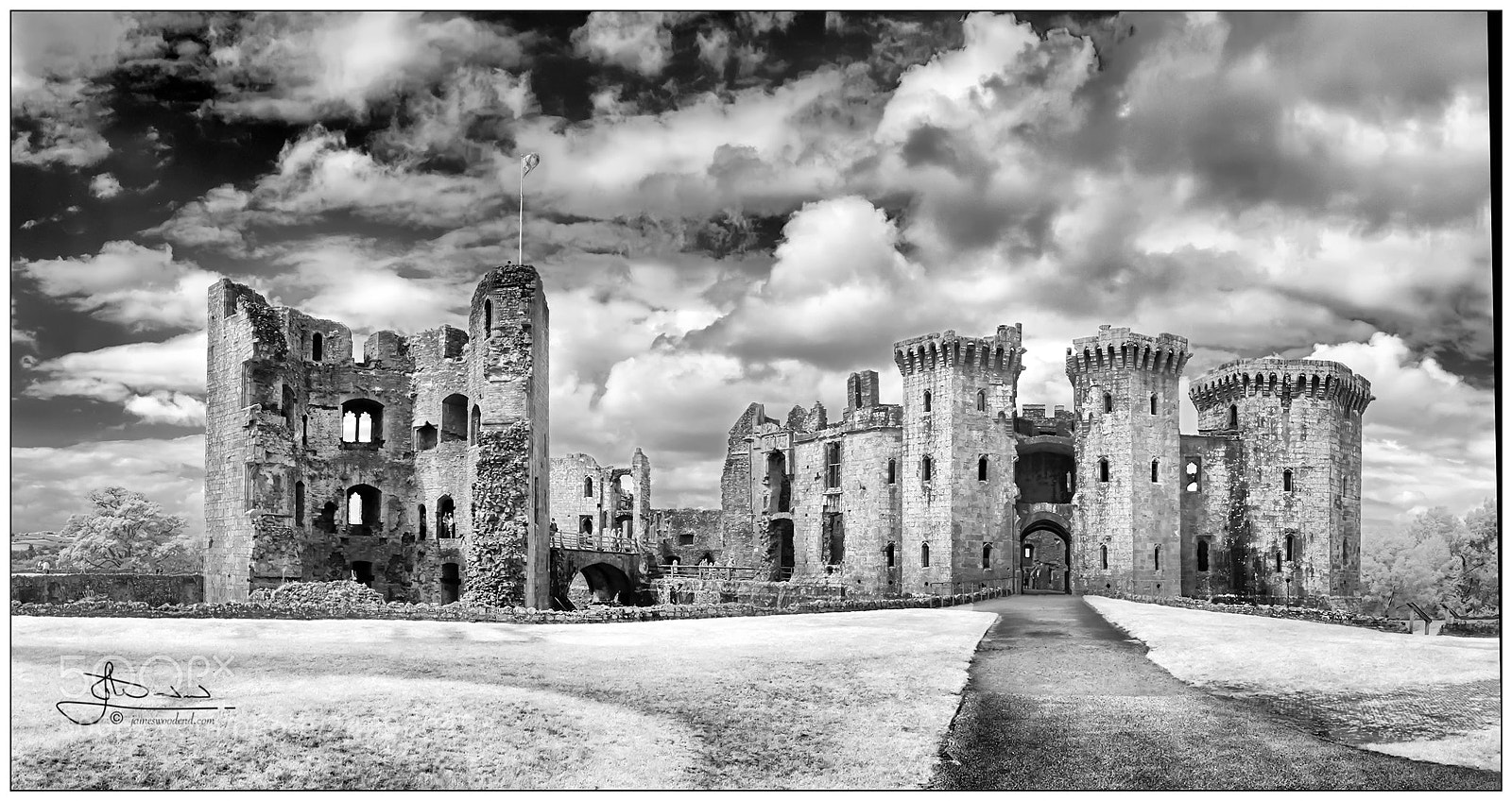 Fujifilm X-T10 sample photo. Raglan medieval castle in photography