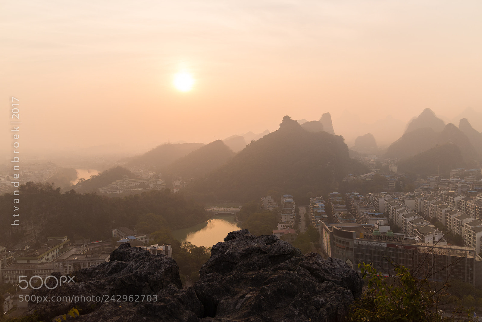 Canon EOS 100D (EOS Rebel SL1 / EOS Kiss X7) sample photo. Sunset in smog covered photography