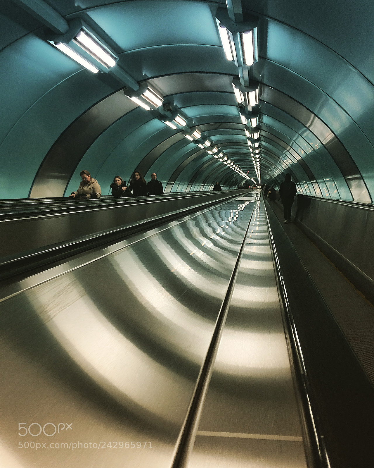 Apple iPhone 5s sample photo. Saint-petersburg subway magic. photography