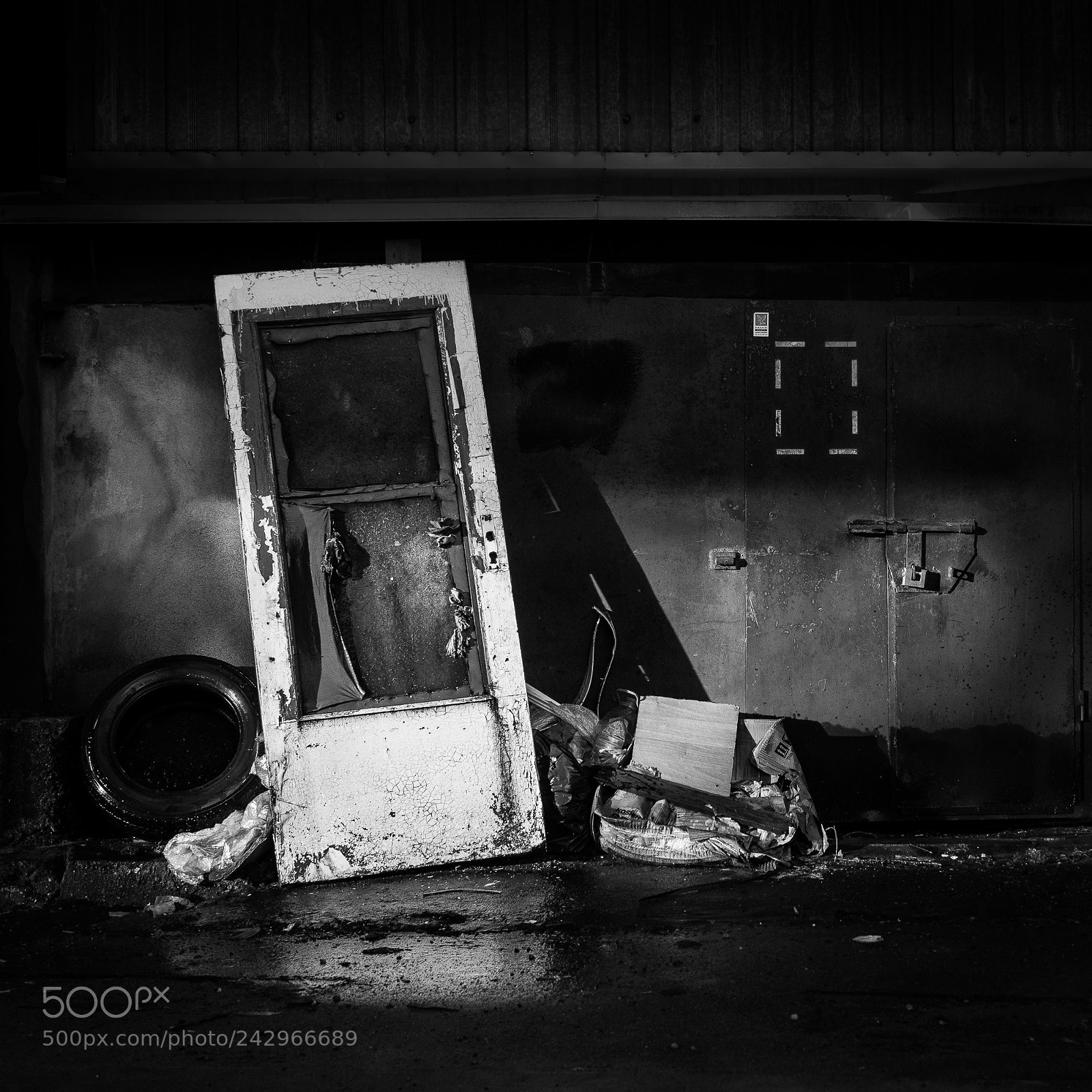 Nikon D610 sample photo. Door to nowhere photography