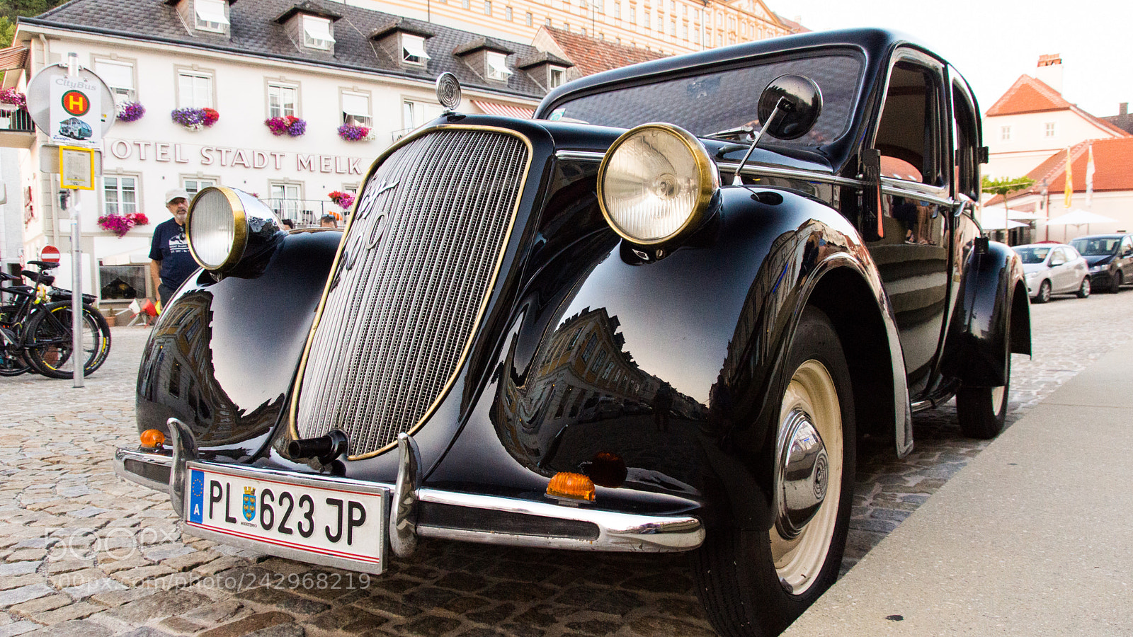Sony SLT-A65 (SLT-A65V) sample photo. Old timer - front photography