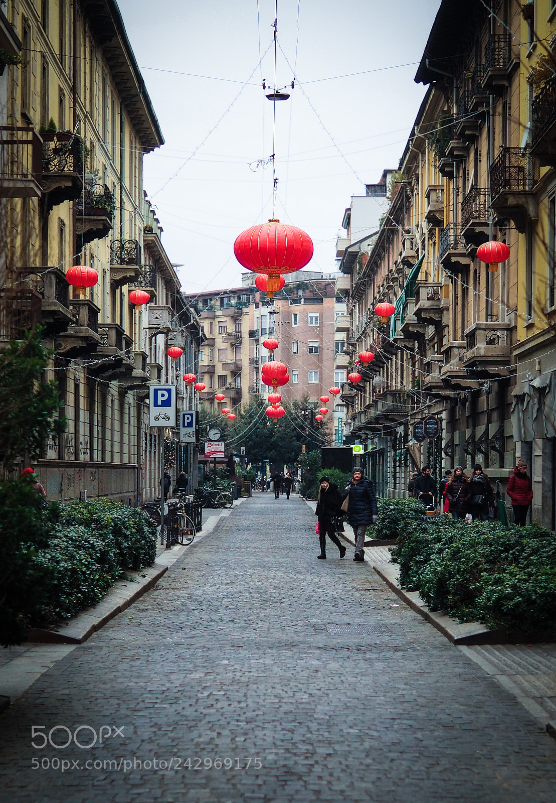 Olympus OM-D E-M10 sample photo. Milan chinatown street decorations photography