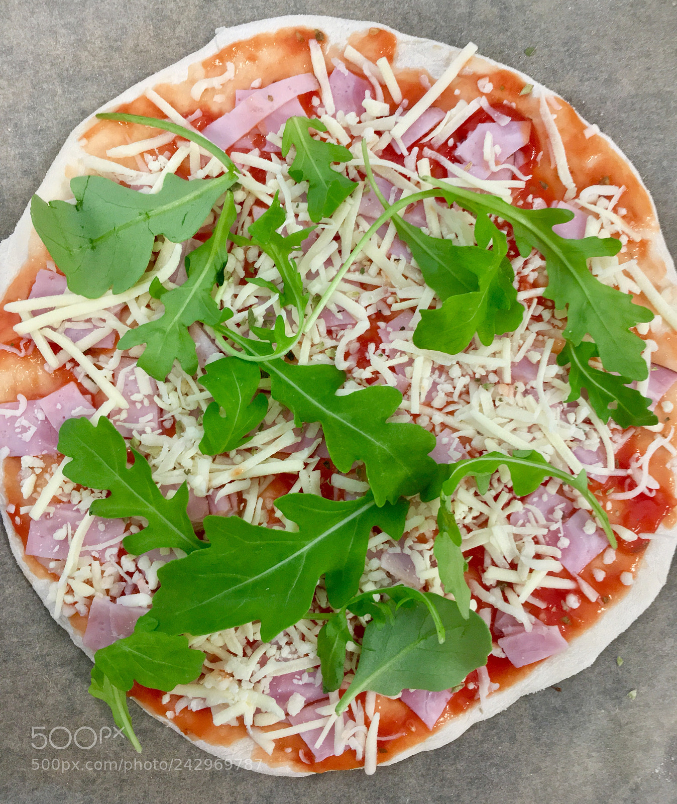 Apple iPhone SE sample photo. Homemade pizza ready for photography