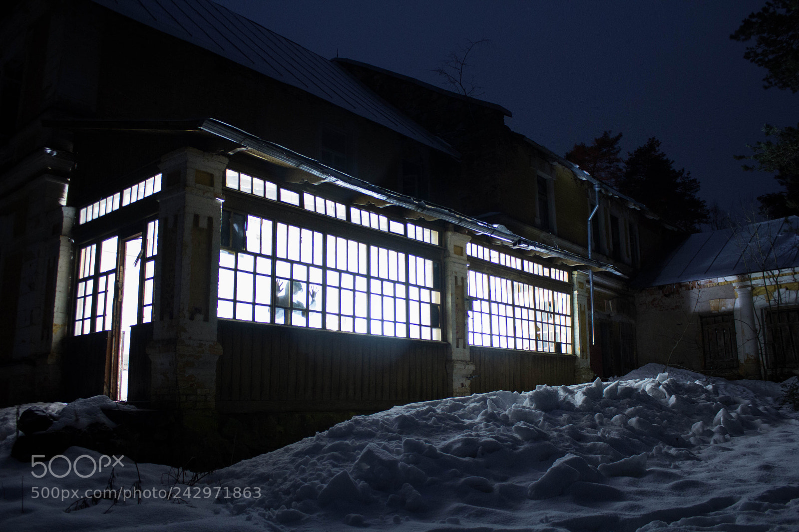 Canon EOS 60D sample photo. Призраки на заброшенной усадьбе photography