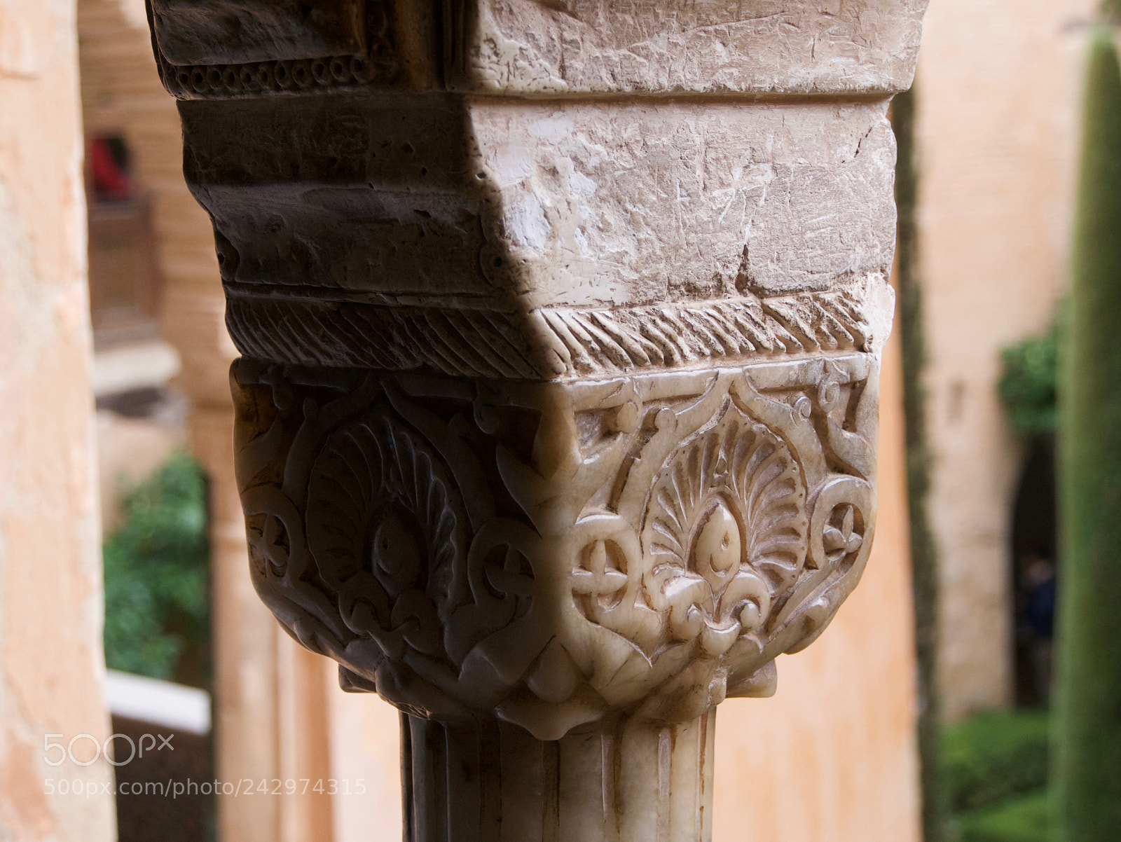 Panasonic Lumix DMC-G85 (Lumix DMC-G80) sample photo. Column photography
