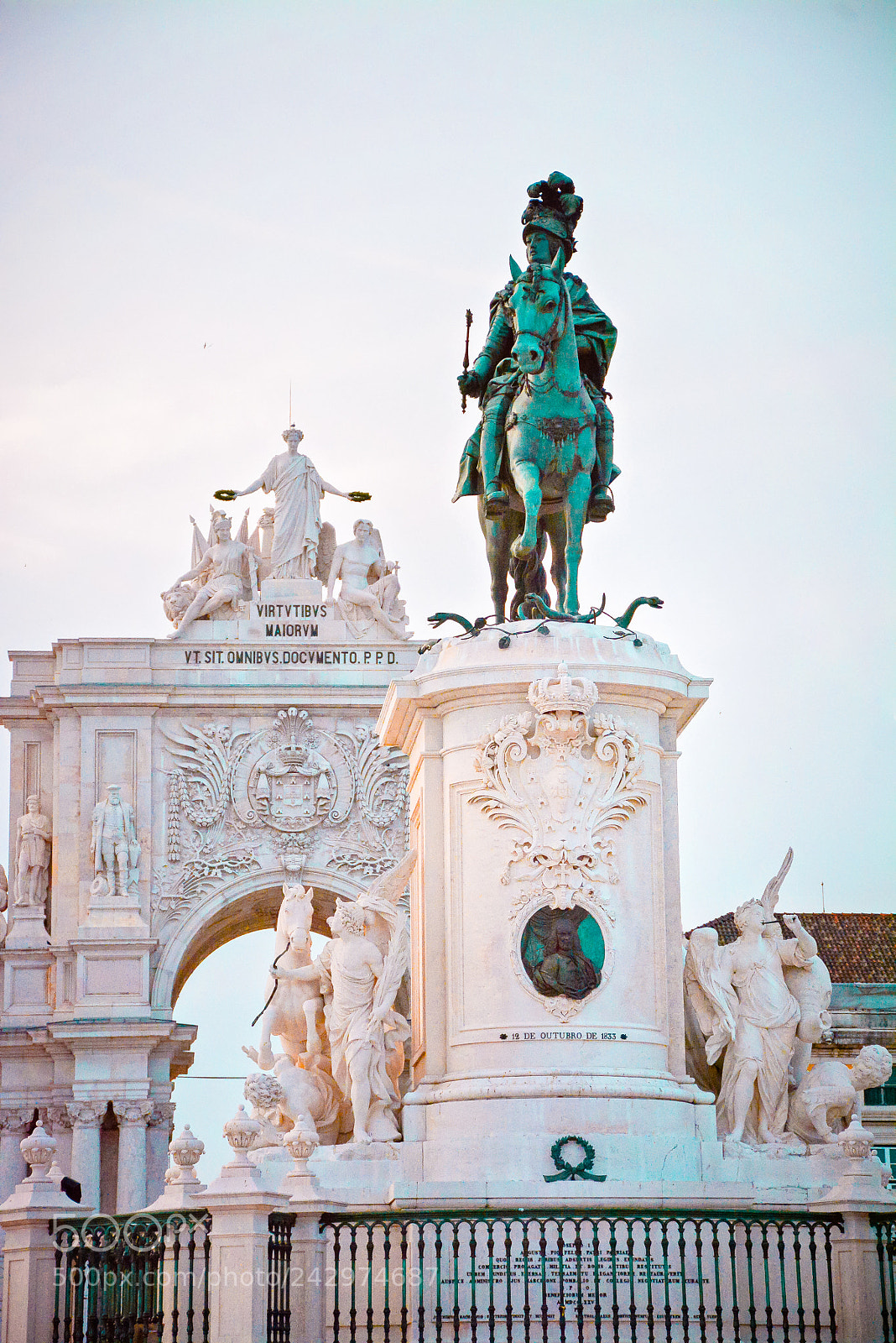 Nikon D7100 sample photo. Statue in square photography