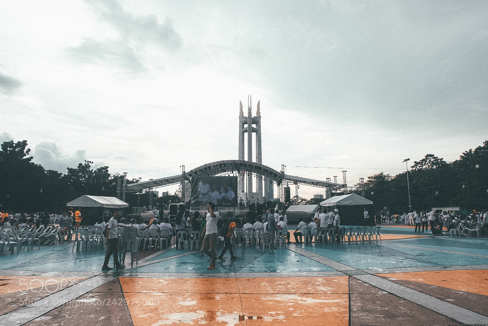 Fujifilm X-T20 sample photo. Quezon city circle photography