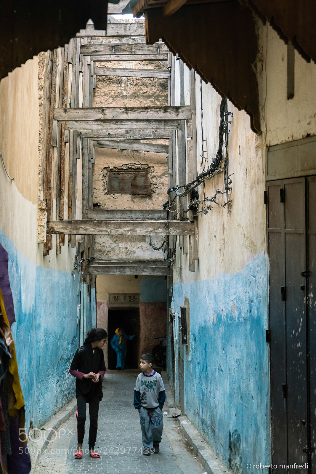 Sony a7R II sample photo. Walking in the alley photography